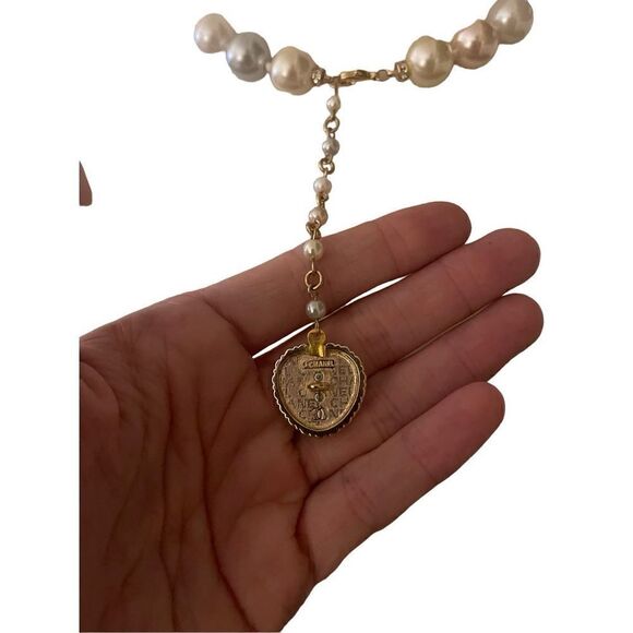 C*h*a*n*e*L Faux Pearl Choker - Picture 2 of 5